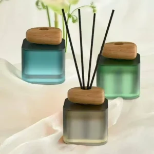 100ml 150ml Round Light Blue Red Color Essential Oil Diffusion Bottle Aromatherapy Diffuser Container with Wooden Lid