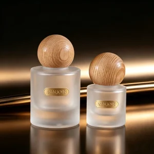 20ml 30ml 50ml Luxury Frosted Cosmetic Skin Care Bottle Flat Shoulder Essential Oil Bottle with Spherical Wooden Lid for Serum
