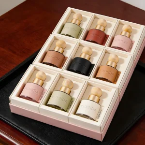 30ml 50ml 100ml Round Glass Aroma Reed Diffuser Bottles for Air Freshener with Sticks Custom Wooden Lid