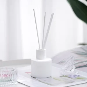 Customizable 100ml Unique Empty Diffuser Glass Aroma Car Air Freshener Home Decoration Crown Cap Supporting Various Colors