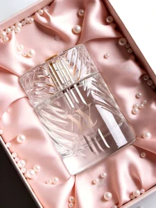 Fruity Woody Parfum Spray in Clear Glass Bottle with Gold Metal Cap Long Lasting Eco Friendly (OEM Supported)
