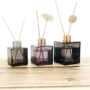 Low MOQ 50ml 100ml 150ml 200ml Luxury Translucent Black Glass Aroma Diffuser Bottle with Screw Cap for Home Fragrance