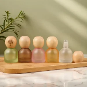 Luxury Aromatherapy Packaging Wooden Cap Leakproof 10ml Colored Glass Essential Oil Roller Bottle