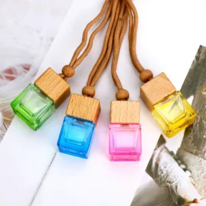 Manufacturer-customized Glass Car Air Freshener Bottle Square Wooden Lid Hanging Strap Perfume Dispensing Aromatherapy Diffuser