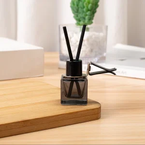 Portable Transparent Black Square Glass Bottle 10ml Empty Diffuser Bottle with Screw Cap for Car Vent Decoration Oil Perfume