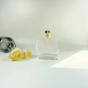 Refillable Clear Flat Square Glass Bottle With Curved Bottom for Home Aromatherapy