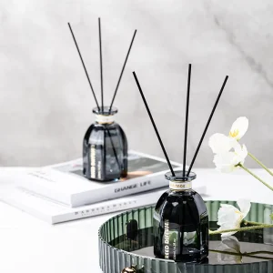 Wholesalers Custom Color Simple Round Bottle 150ml Glass Aroma Essential Oil Diffuser Bottle